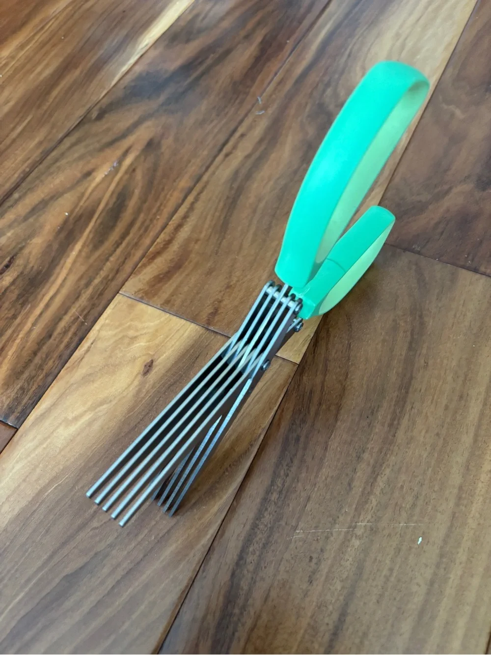 Mastrad Green Multi-Blade Herb Scissors, like new